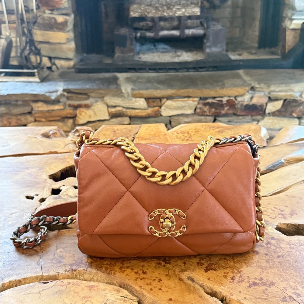 LIKE NEW Chanel 19 Caramel Medium AUTHENTIC